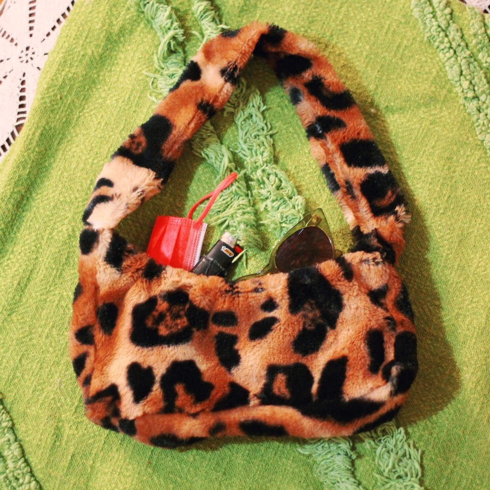 Cheetah print shoulder bag